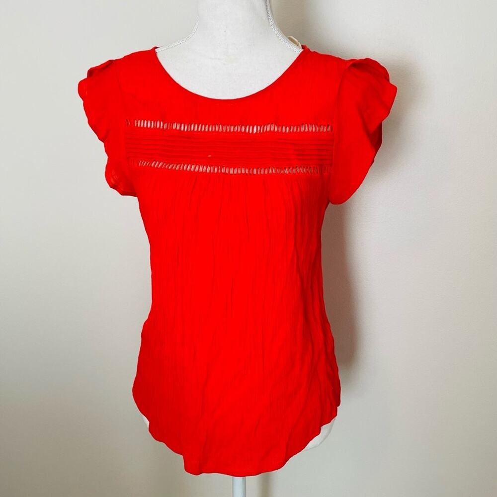 E & M Crepe Top